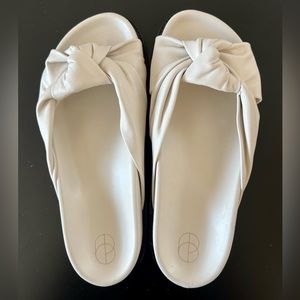 Porte & Paire Knotted Leather Slides - Pearl